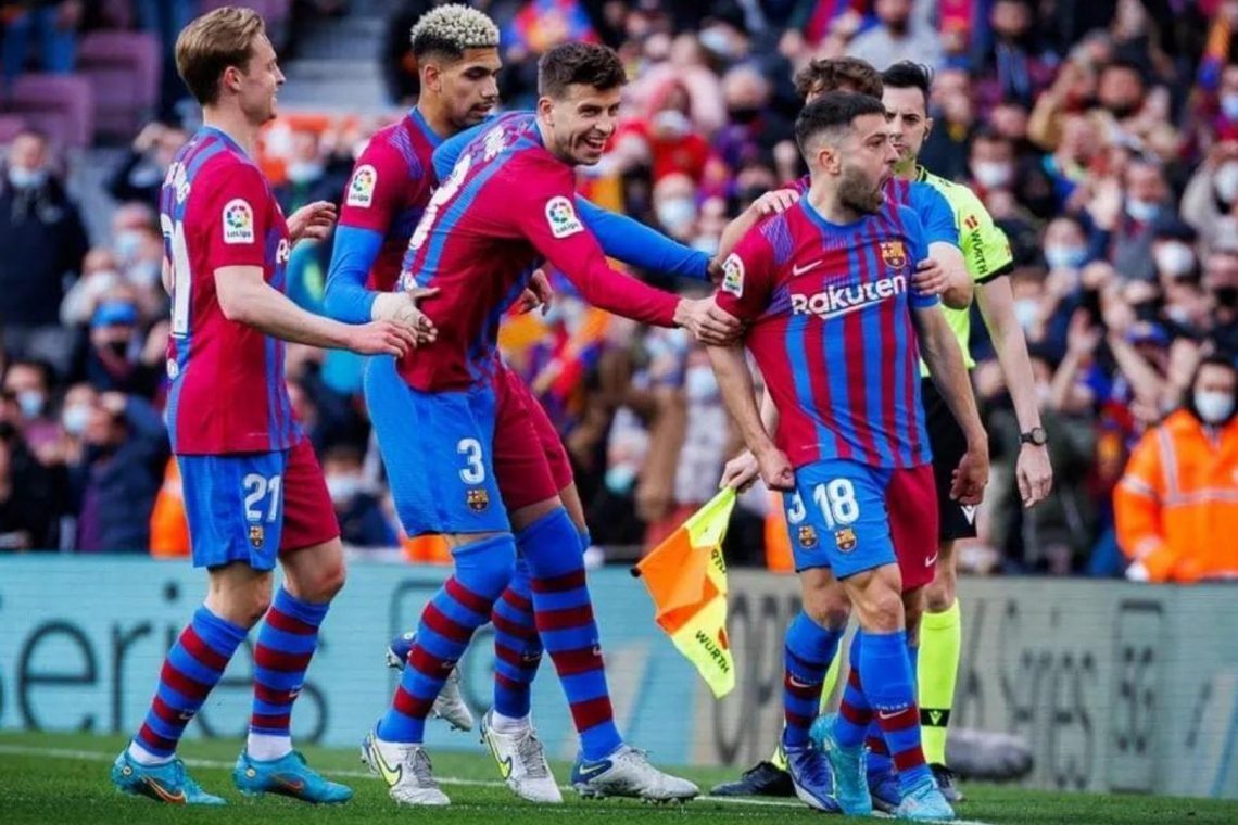Barcelona izenačila katalonski derbi v 96. minuti