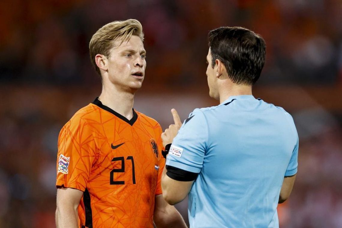 De Jong ne želi iz Barcelone