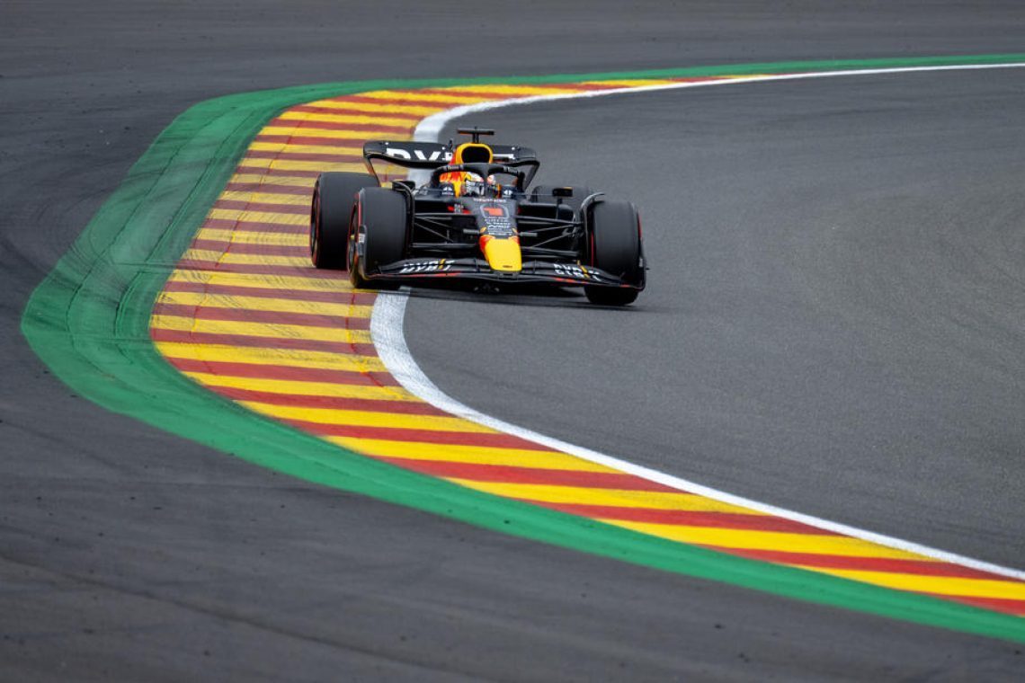 Vestappen najhitrejši v kvalifikacijah, iz prve startne vrste Sainz in Perez