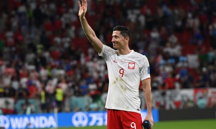 Robert Lewandowski je prejel nagrado Golden Foot 2022