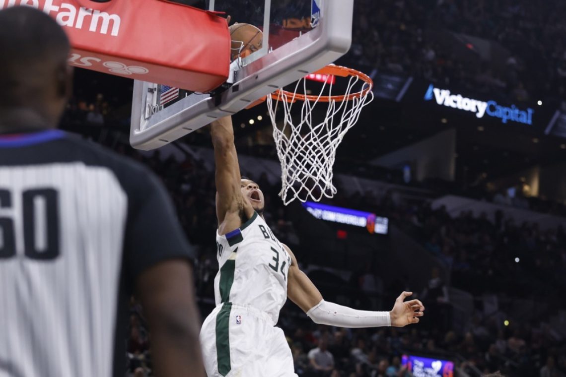 Milwaukee ugnal Oklahomo, Harden prvič izgubil v dresu Philadelphie