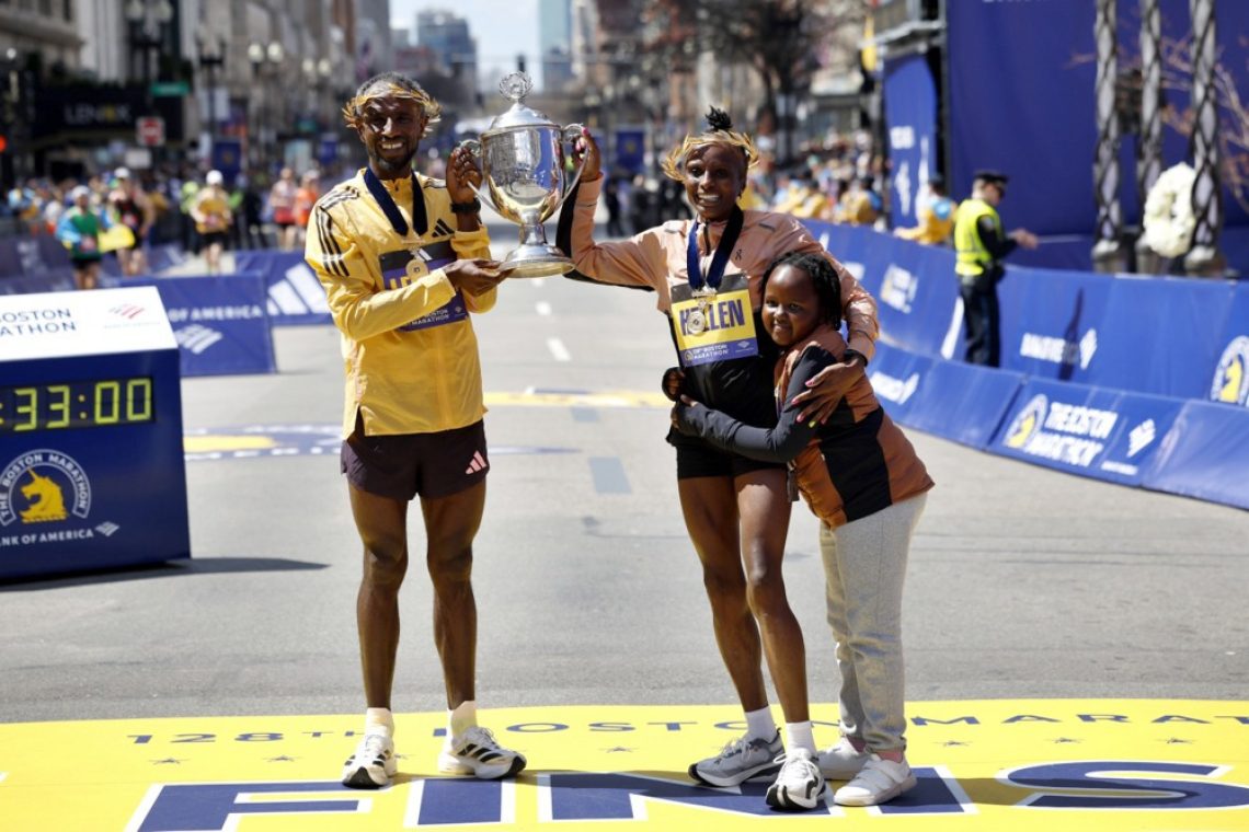 Etiopijec Lemma in Kenijka Obiri zmagovalca bostonskega maratona