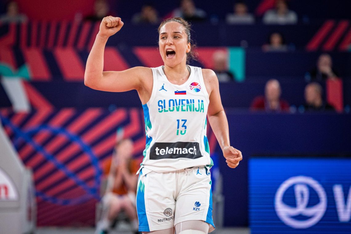 Slovenska košarkarica Zala Friškovec v madžarski Sopron