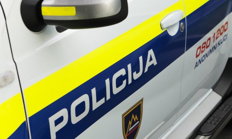 Policisti preiskujejo sumljivo smrt dojenčka iz okolice Metlike