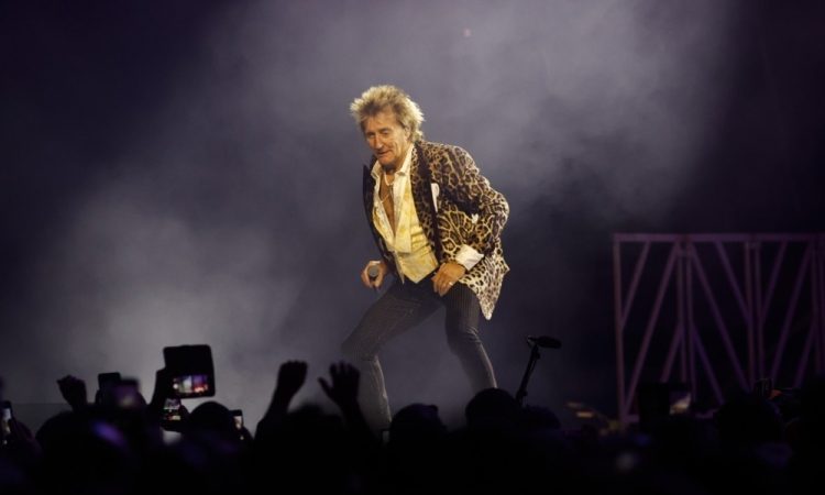Britanski pevec Rod Stewart praznuje 80 let