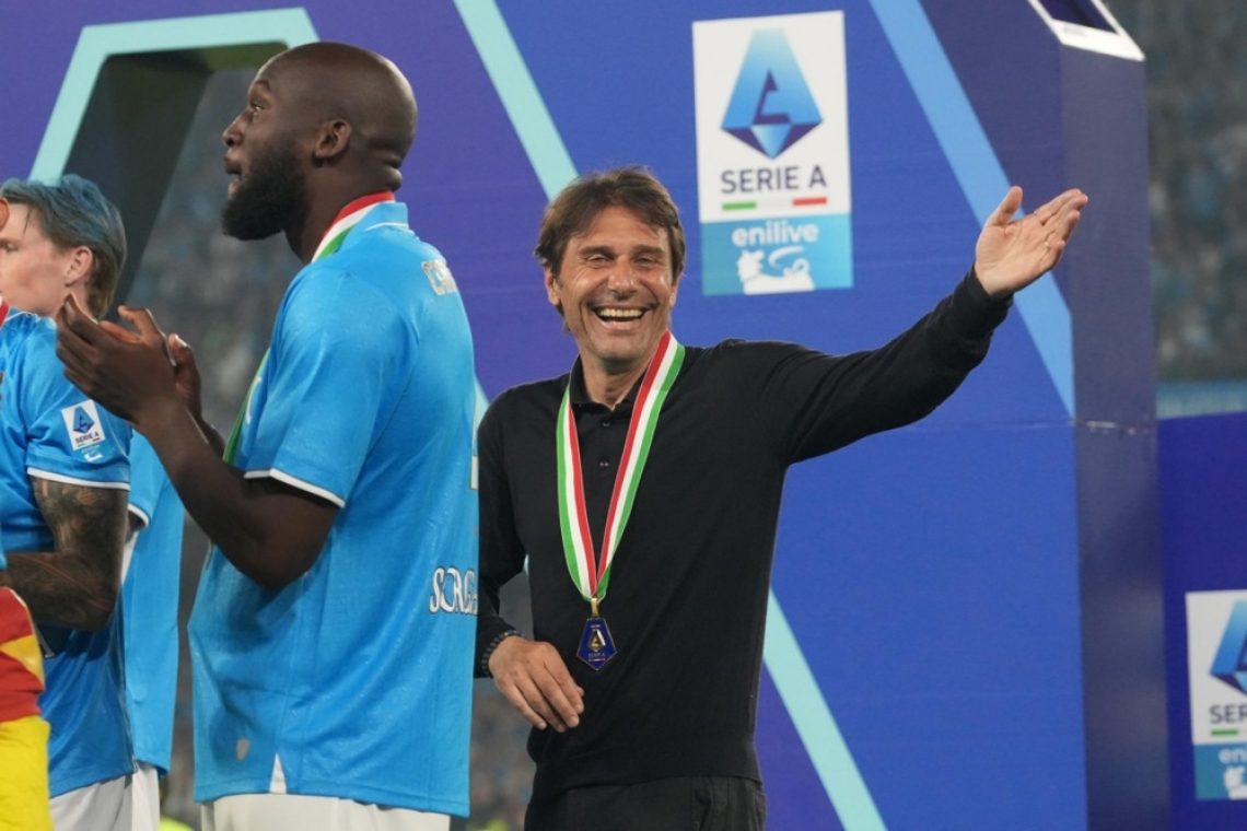 Conte ostaja v Napoliju