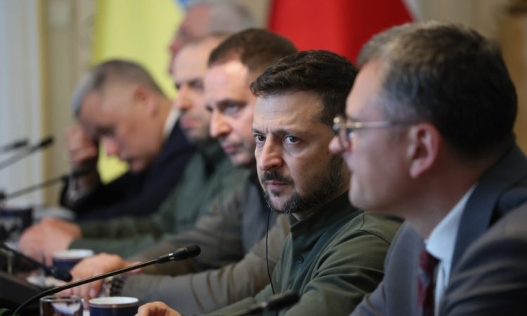 Zelenski v ponedeljek v Washington k Trumpu, v ospredju pogovori o miru