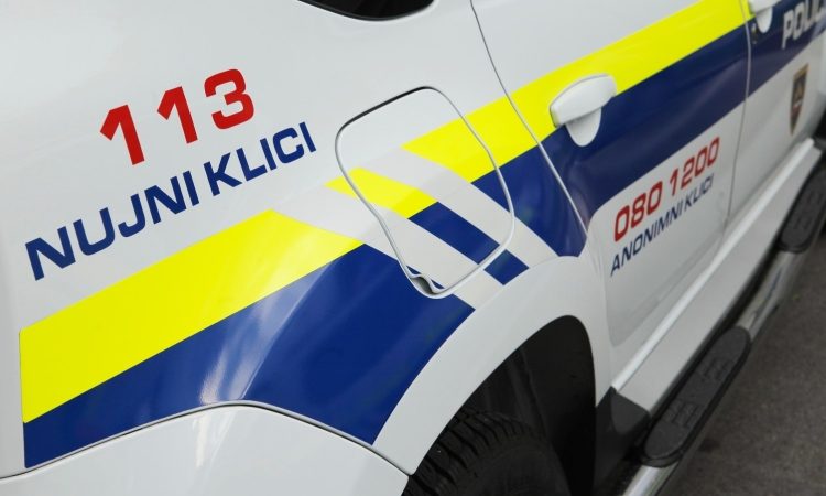 Učitelj verouka osumljen posesti posnetkov spolnih zlorab otrok