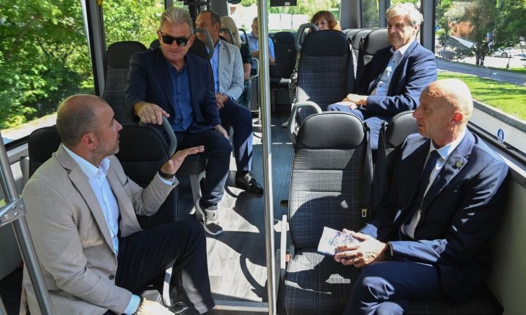 Električni mestni avtobus prvič na ulicah Krškega