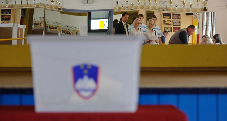 Vlada na ustavno sodišče zaradi volilnih odlokov treh občin