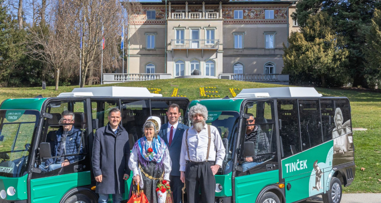 Blejska minibusa poimenovana po taksistu Tinčku