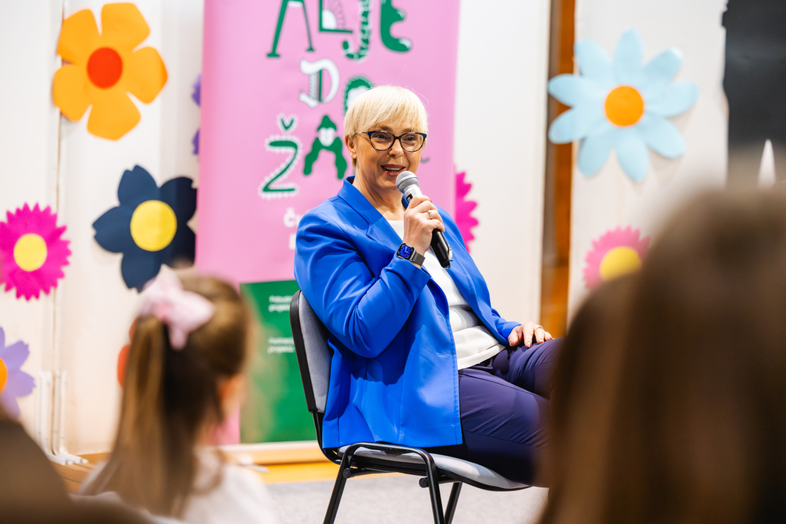 Pirc Musarjeva v Novi Gorici obiskala šolo, dom starejših in podjetniški dogodek
