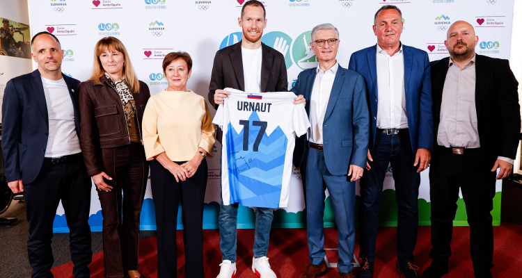 Urnaut na kolesu presenetil na predstavitvi Botrstva v športu