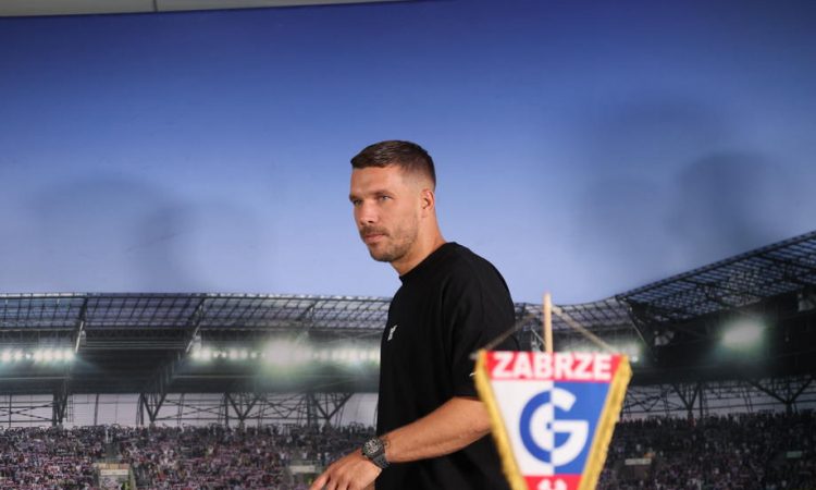 Podolski ostaja na Poljskem