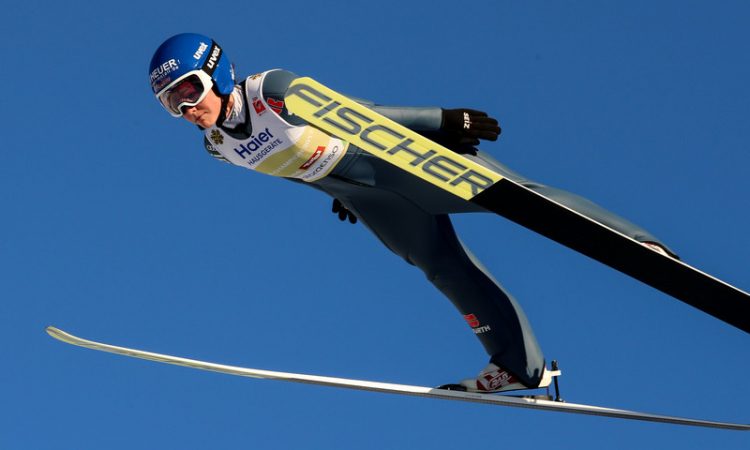Kariero končala prva olimpijska prvakinja v smučarskih skokih