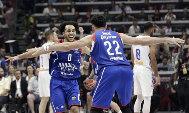 Anadolu Efes drugič zapored evropski prvak