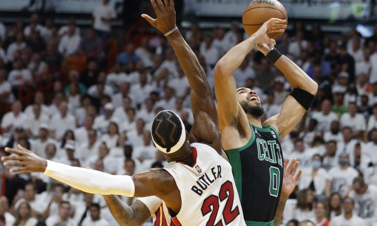Butler s 47 točkami vrnil upanje Miamiju
