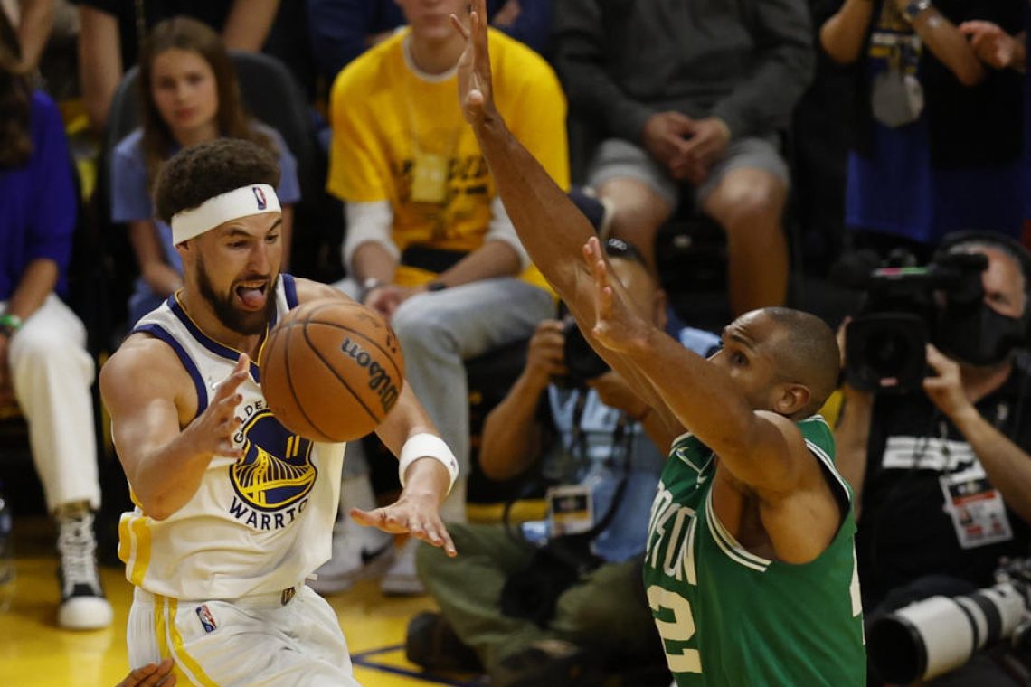 Boston nadoknadil zaostanek in povedel v velikem finalu lige NBA z 1:0