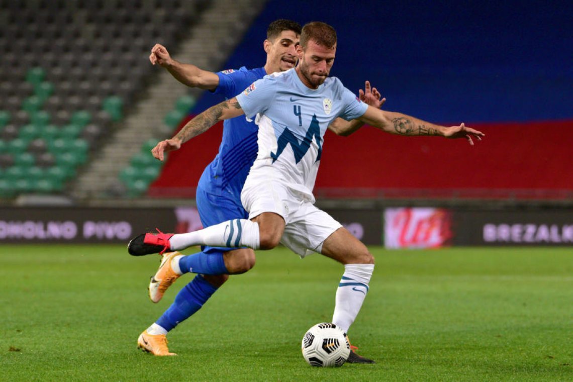 Slovenski nogometaši v vročem Beogradu hočejo s točkovne ničle