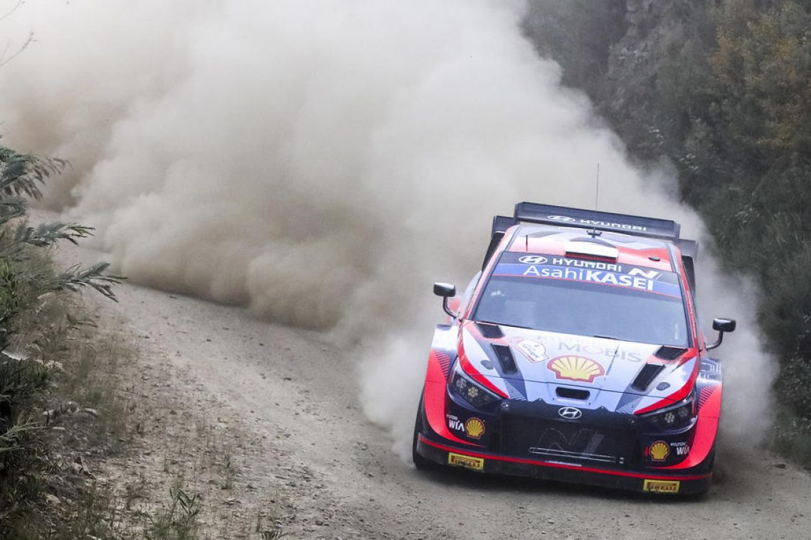 Tänak v vodstvu na reliju po Sardiniji
