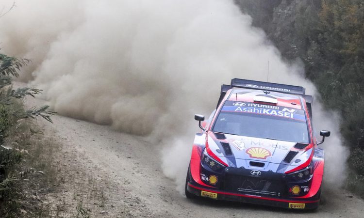 Tänak v vodstvu na reliju po Sardiniji