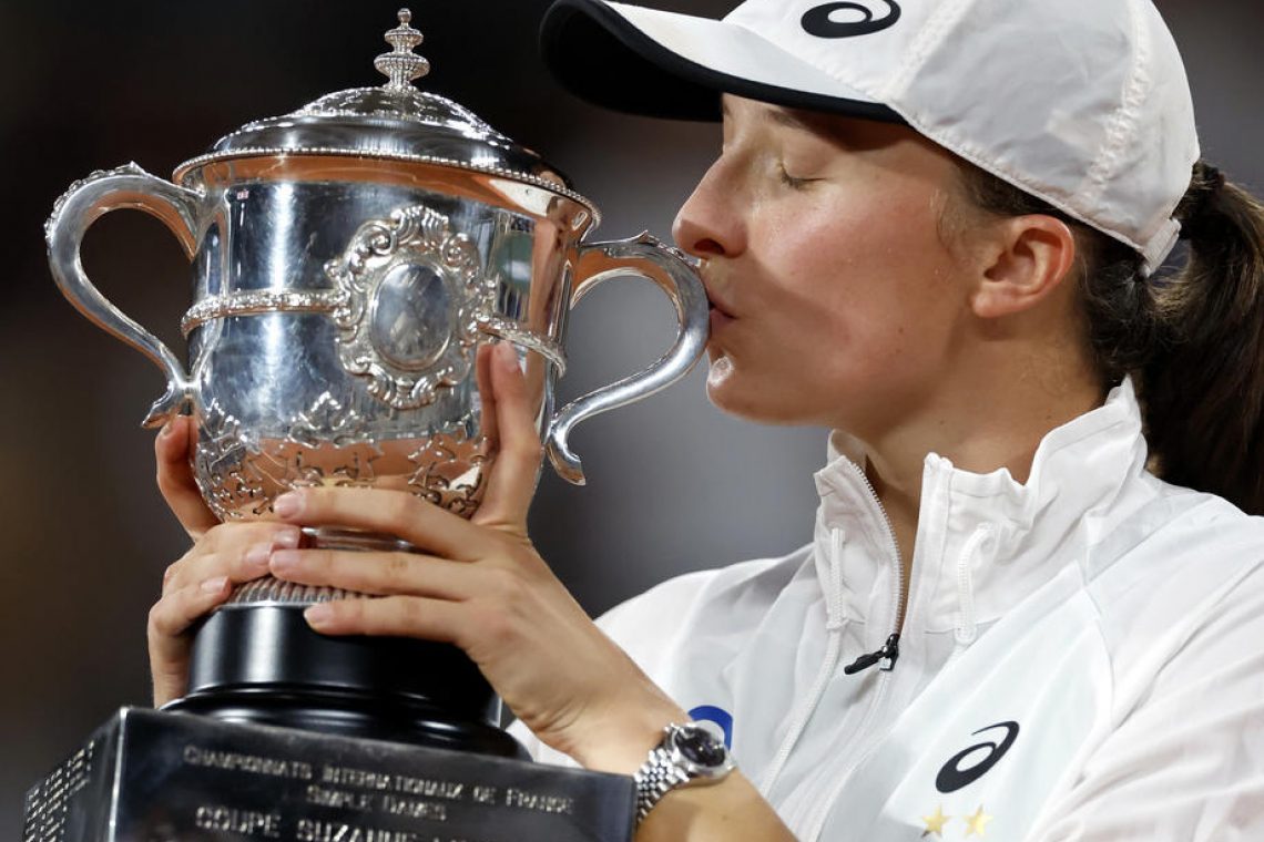 Iga Swiatek prepričljivo do drugega naslova na OP Francije