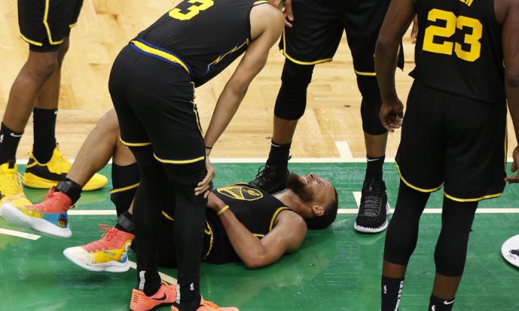 Curry pravi, da bo igral kljub poškodbi stopala