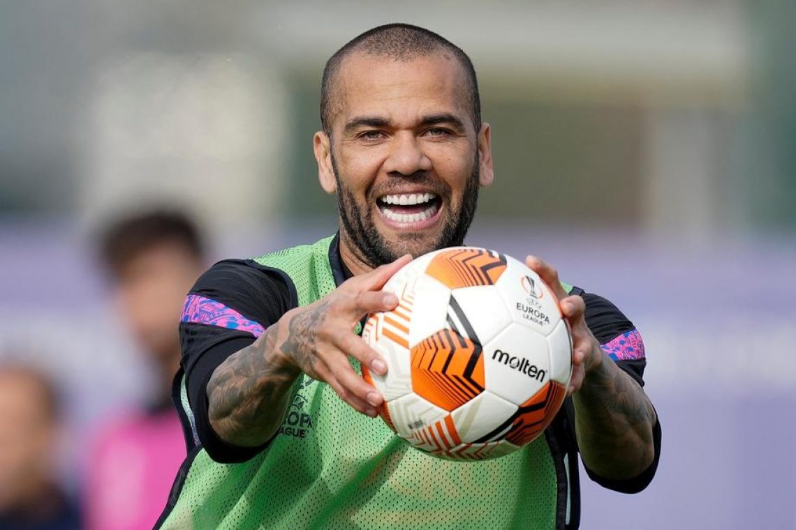 Alves drugič zapušča Barcelono