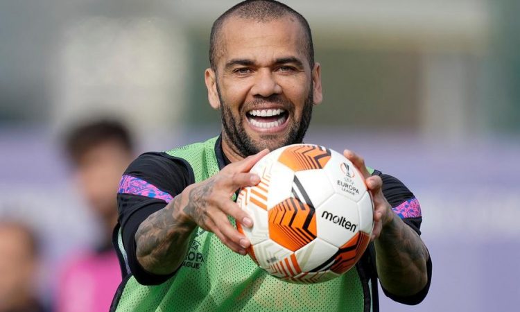 Alves drugič zapušča Barcelono