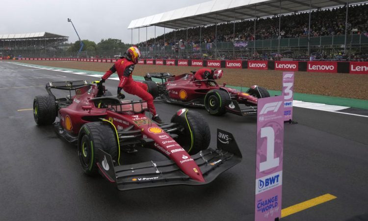 Sainz do svoje prve zmage po pestrem dogajanju v Silverstonu