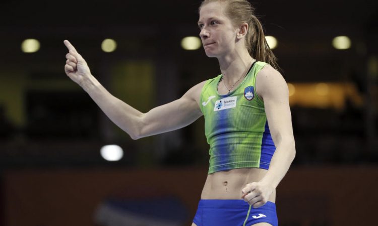 Tina Šutej v finalu SP v skoku s palico