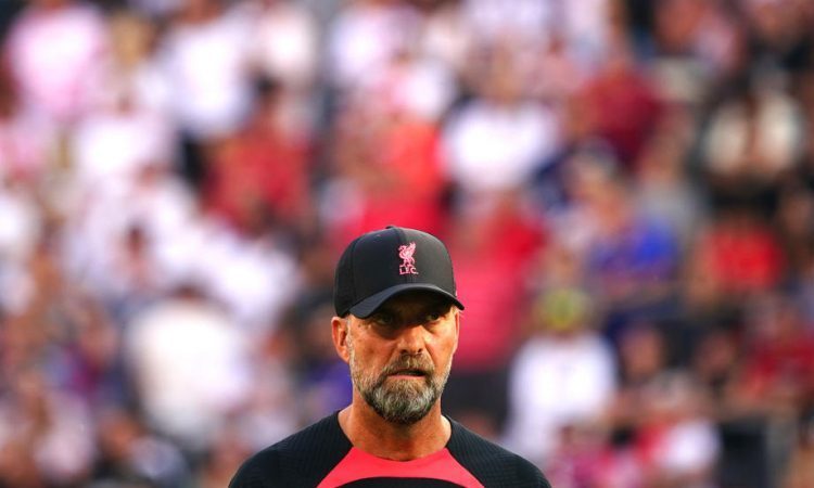 Klopp od štiri do šest tednov brez Alcantare