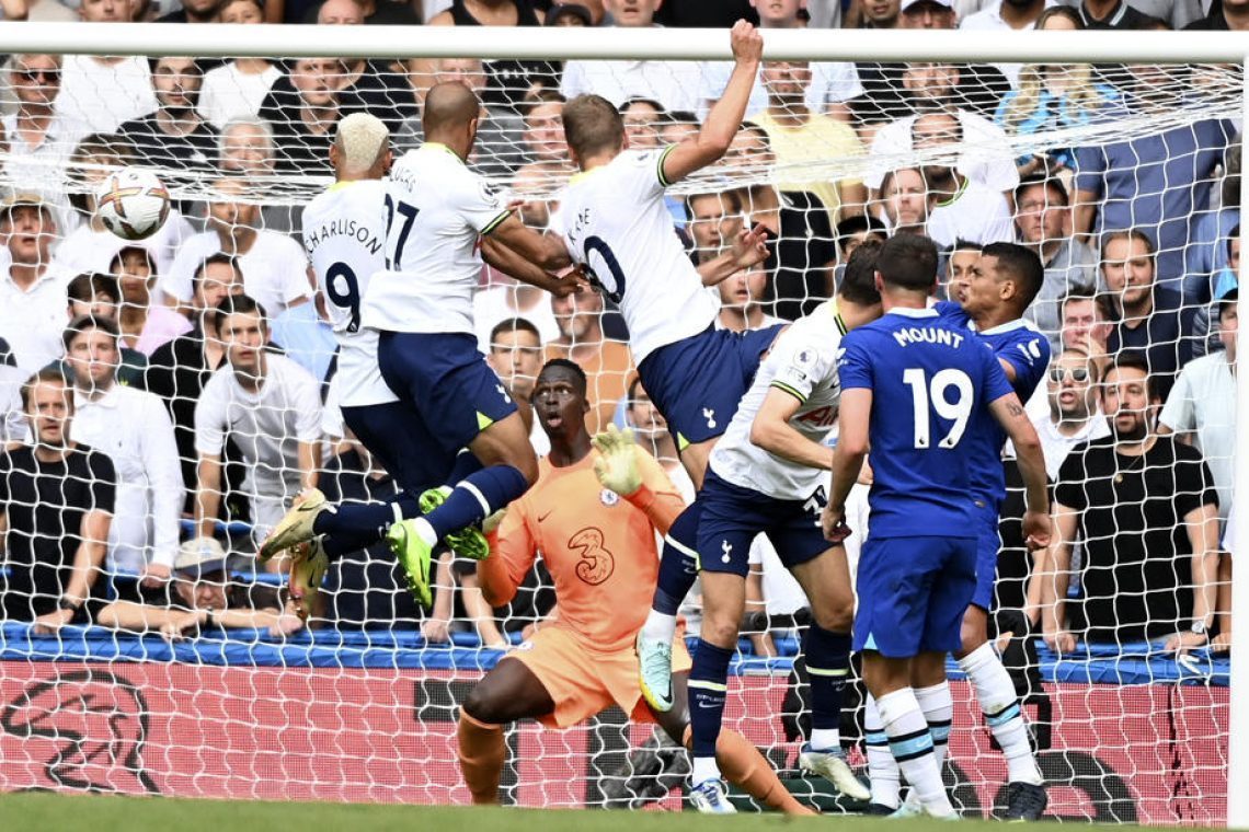 Kane globoko v sodniškem dodatku Tottenhamu priigral točko