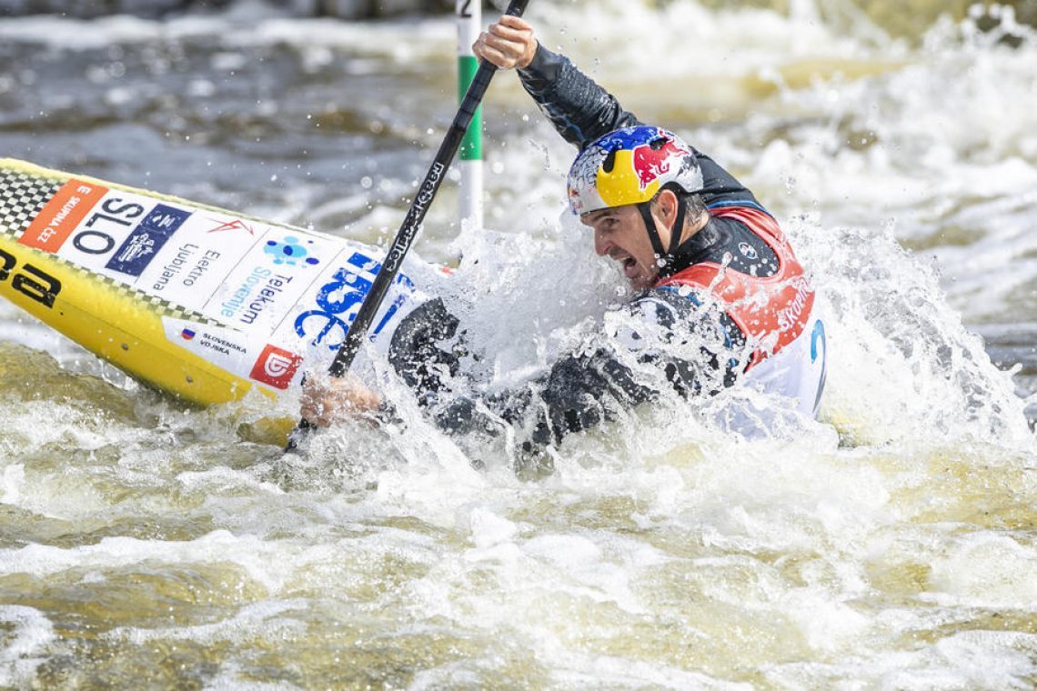 Ostermanova suvereno v polfinale