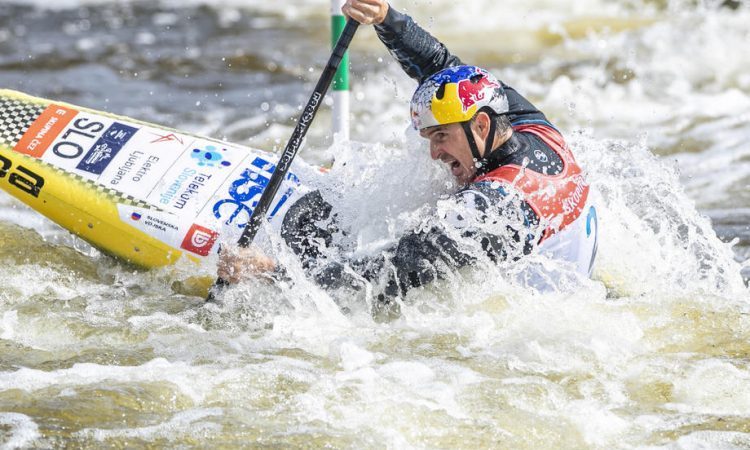 Ostermanova suvereno v polfinale