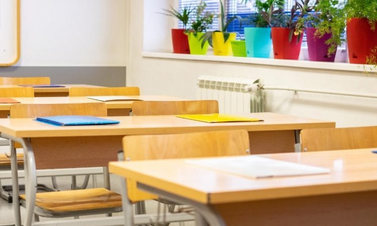 V Velikem Podlogu pri Krškem drevi odprtje novozgrajene šolske stavbe