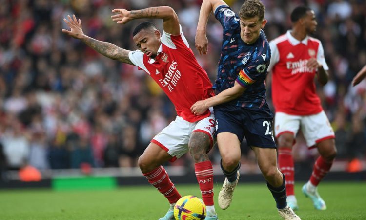 Arsenal z visoko zmago ponovno na čelu domačega prvenstva