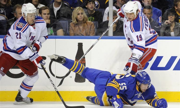Buffalo do nove zmage, Tavares zadel trikrat
