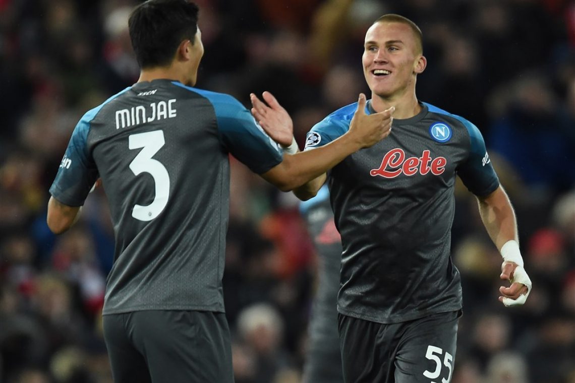 Napoli dobil derbi vrha v Bergamu