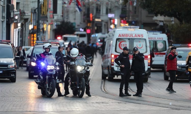 V Istanbulu odjeknila močna eksplozija, več smrtnih žrtev