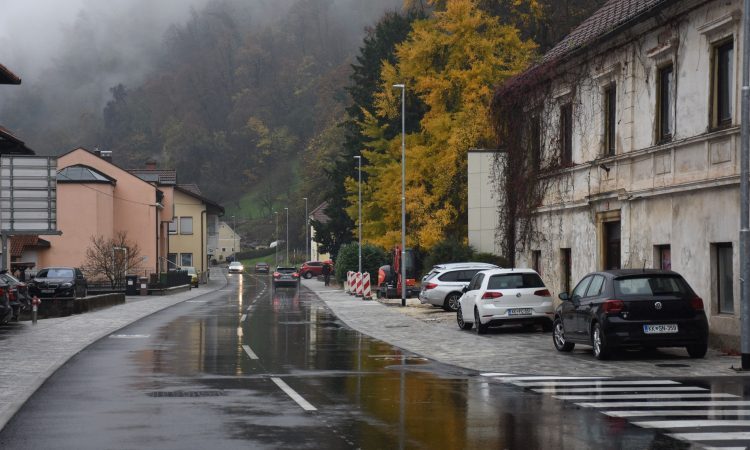 V krškem mestnem jedru odprli prenovljeni odsek Ceste krških žrtev