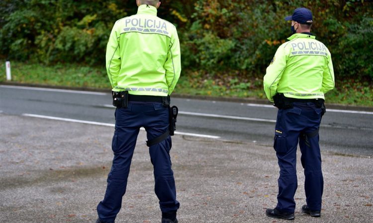 Policija vložila novo kazensko ovadbo za umore v Tekačevem