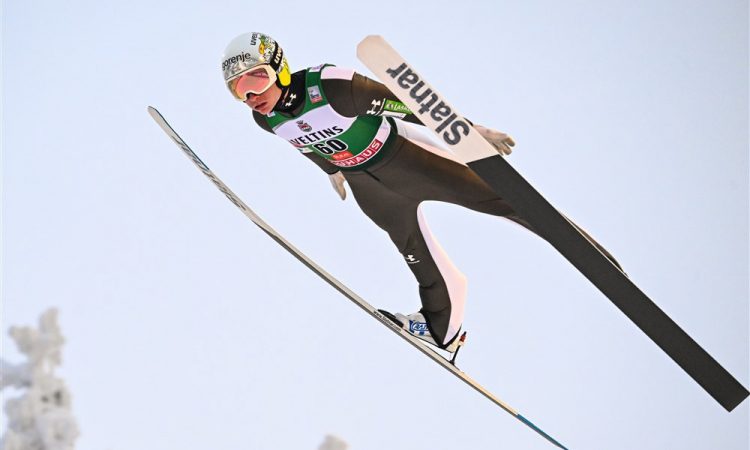 Lanišek drugi po polovici tekme v Ruki, v finalu pet Slovencev