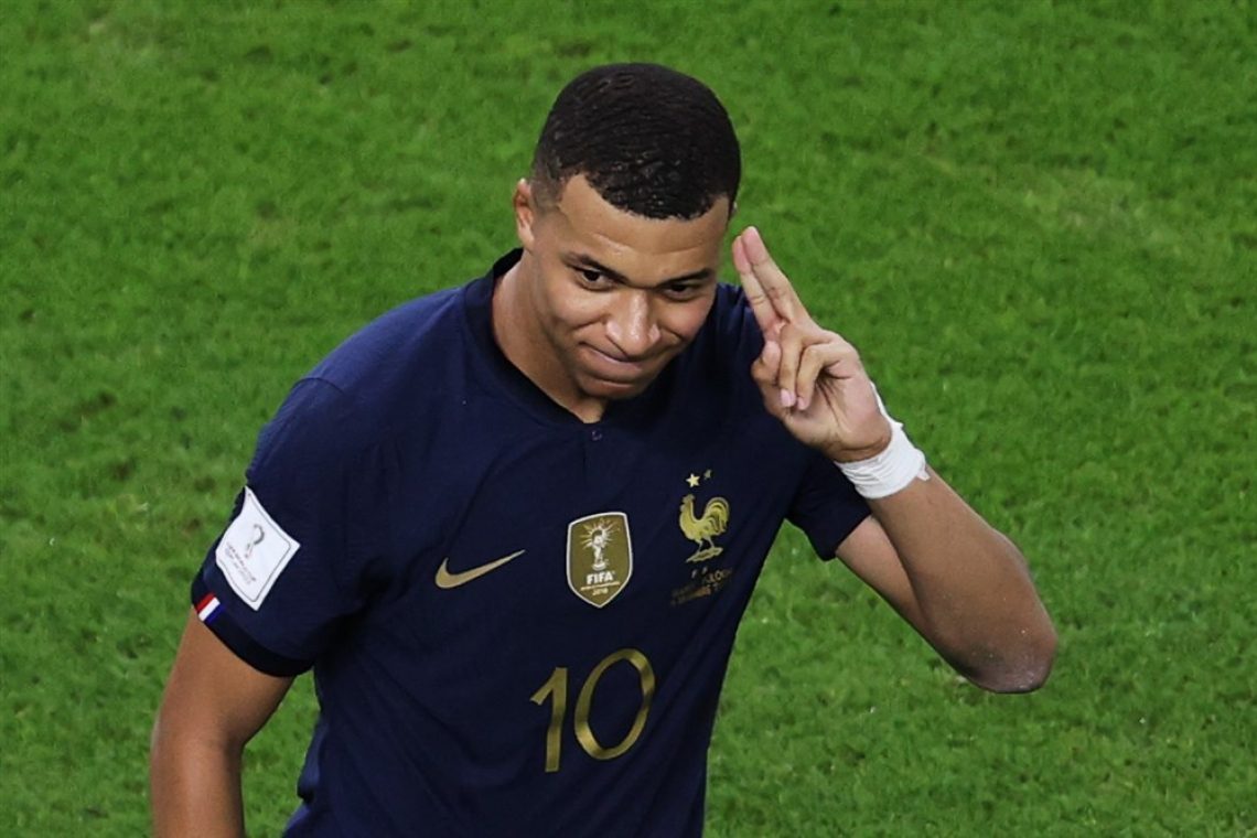 Rekorder Giroud in Mbappe poslala branilce naslova Francoze v četrtfinale SP
