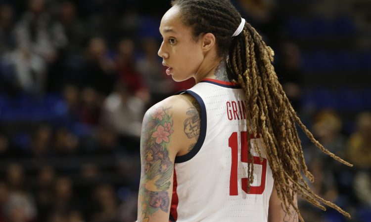 Brittney Griner v letu 2023 znova v dresu Phoenixa