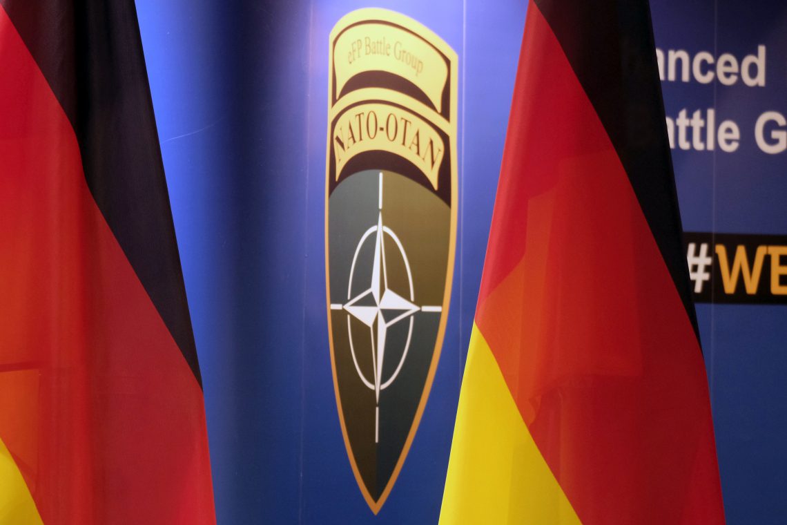 8. julij: NATO povabi v članstvo Poljsko, Češko in Madžarsko ter zavrne Slovenijo in Romunijo