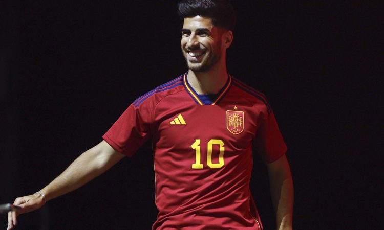 Škriniar in Asensio uradno pri PSG