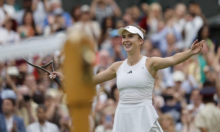 Swiatek še naprej na vrhu, Vondroušova med deseterico