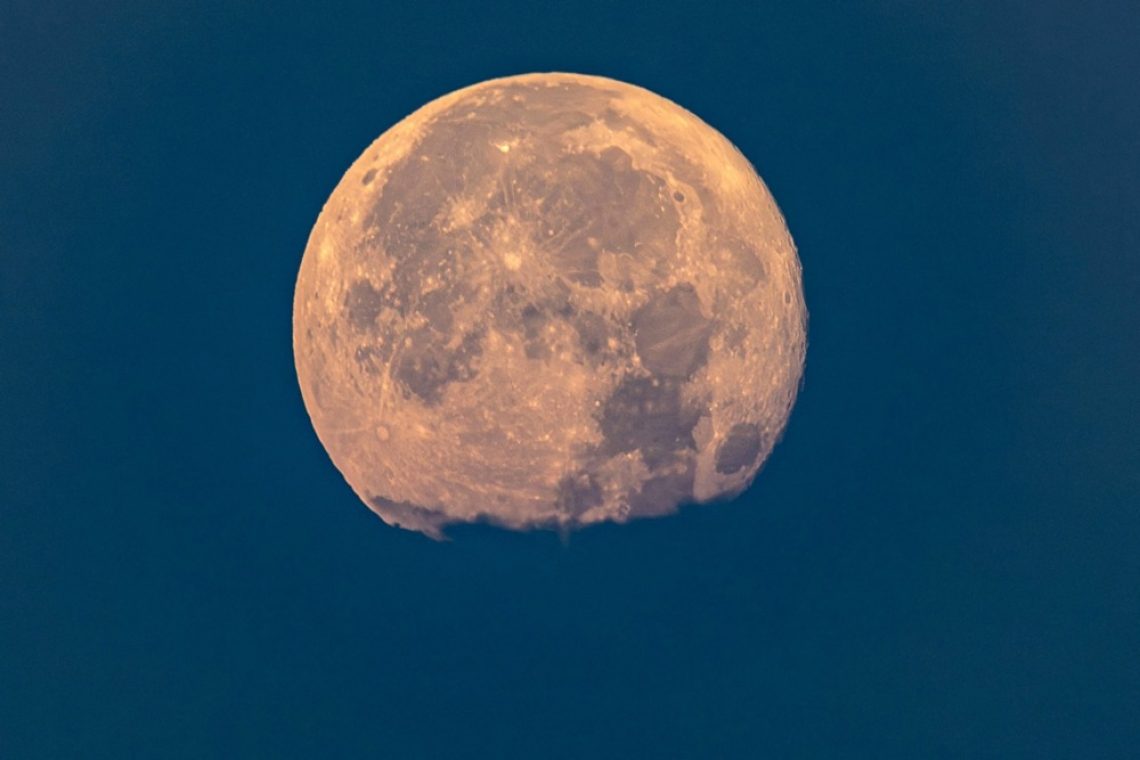 31. julij: Ranger 7 pošlje prve slike iz bližine Lune