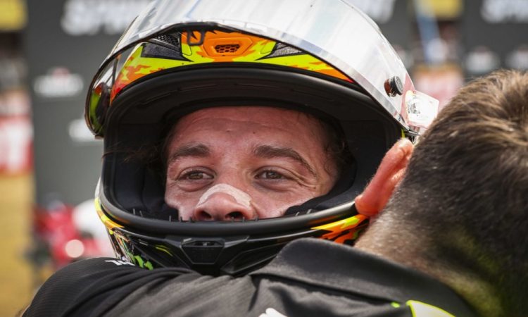 Kvalifikacije na premočeni stezi v Silverstonu pripadle Bezzecchiju